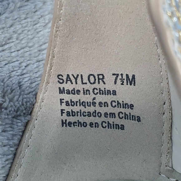 David's Bridal sparkle t-strap heels 7.5 - Picture 4 of 13